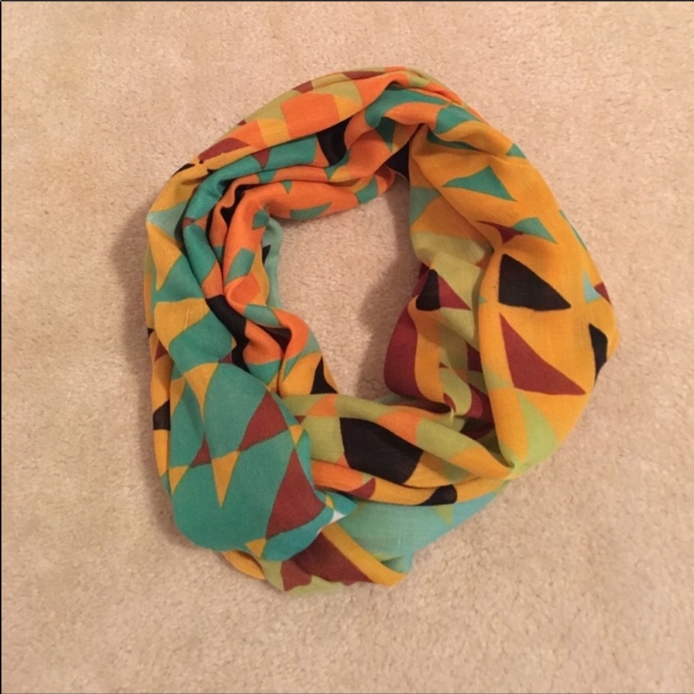 Icon Collection Infinity Scarves Bundle - Picture 7 of 8